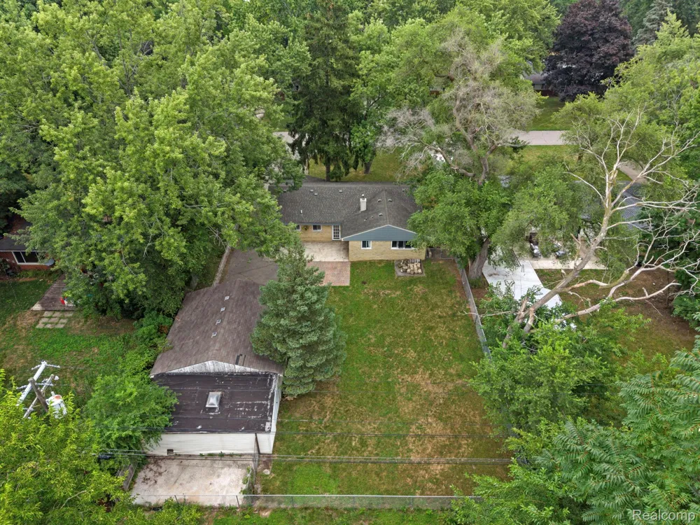 2495 Walce Drive West Bloomfield Charter Township, MI 48324