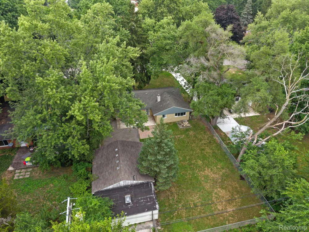 2495 Walce Drive West Bloomfield Charter Township, MI 48324