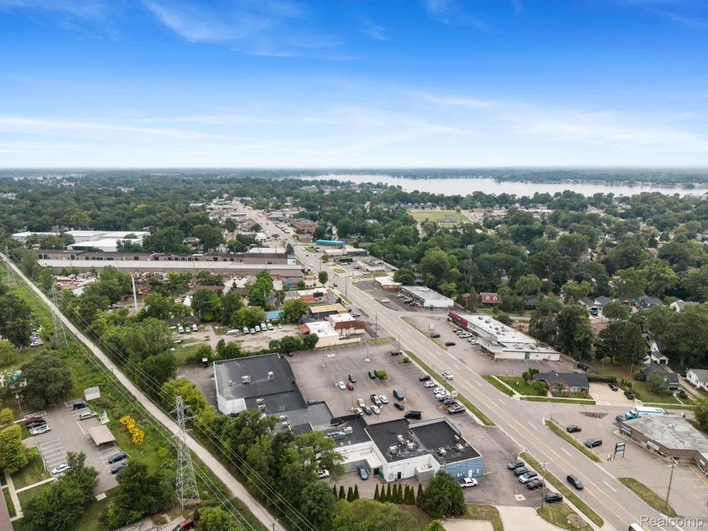 2495 Walce Drive West Bloomfield Charter Township, MI 48324