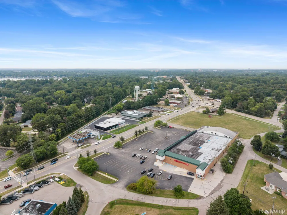 2495 Walce Drive West Bloomfield Charter Township, MI 48324