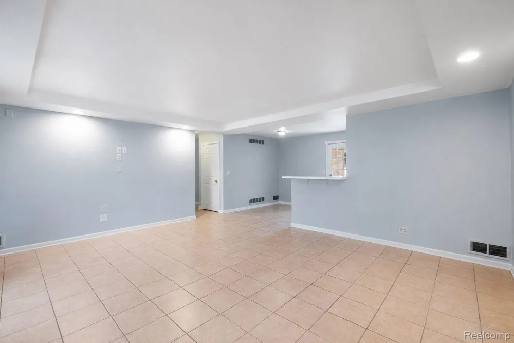2495 Walce Drive West Bloomfield Charter Township, MI 48324