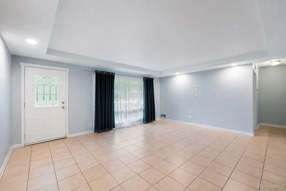 2495 Walce Drive West Bloomfield Charter Township, MI 48324