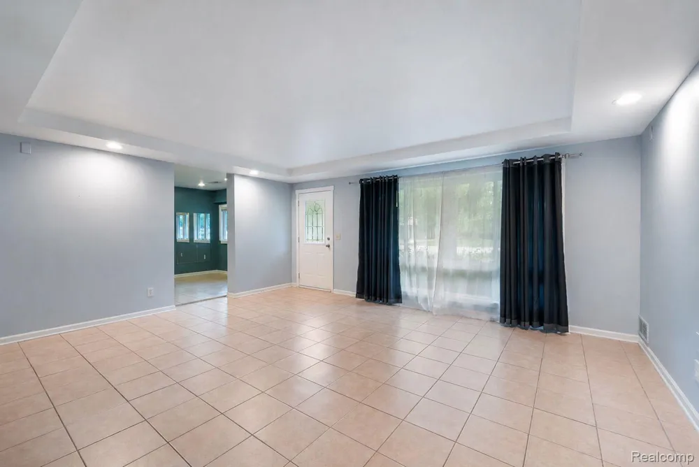 2495 Walce Drive West Bloomfield Charter Township, MI 48324