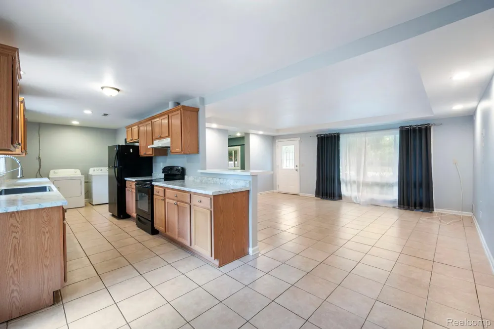 2495 Walce Drive West Bloomfield Charter Township, MI 48324