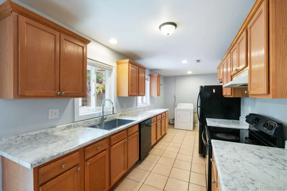2495 Walce Drive West Bloomfield Charter Township, MI 48324