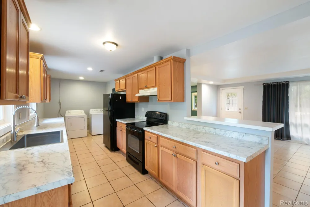 2495 Walce Drive West Bloomfield Charter Township, MI 48324