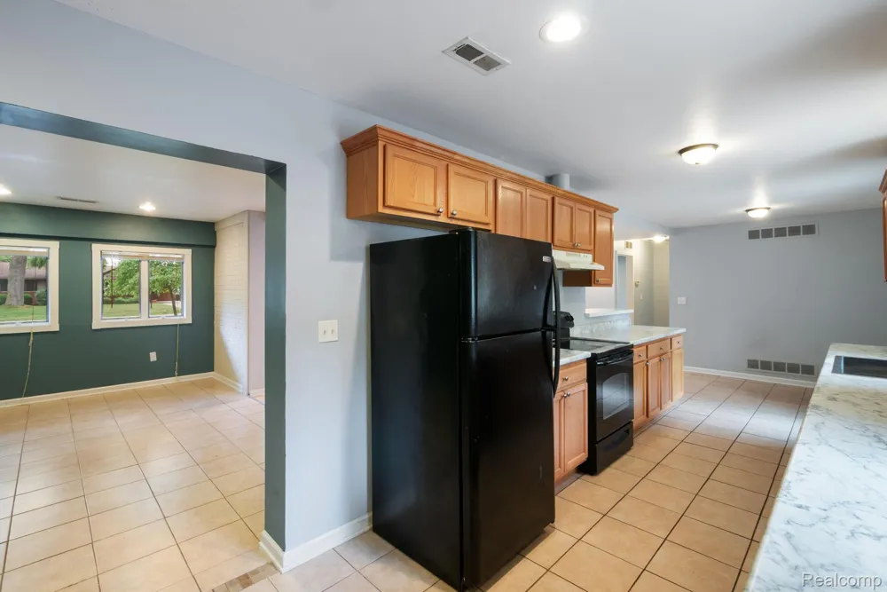2495 Walce Drive West Bloomfield Charter Township, MI 48324