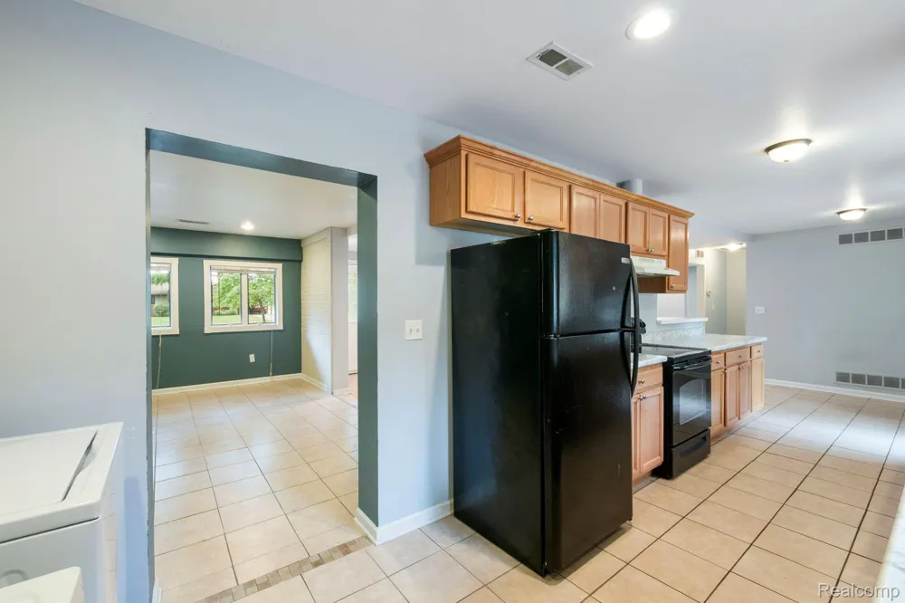 2495 Walce Drive West Bloomfield Charter Township, MI 48324