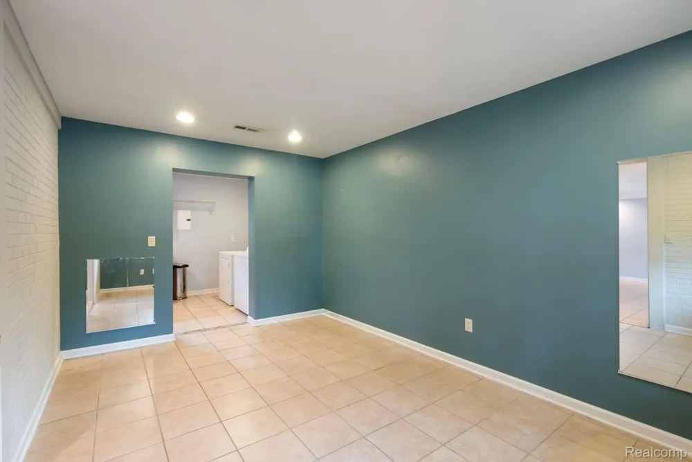 2495 Walce Drive West Bloomfield Charter Township, MI 48324
