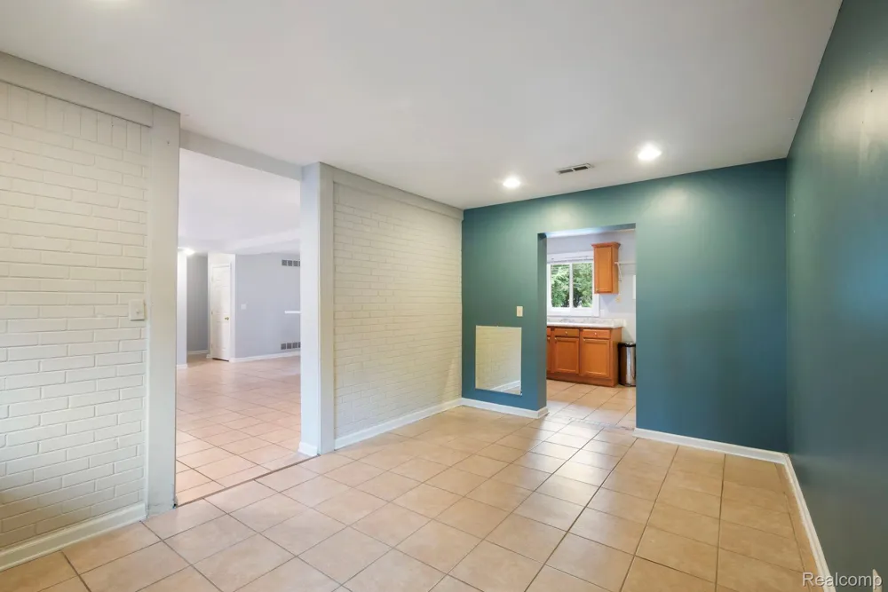 2495 Walce Drive West Bloomfield Charter Township, MI 48324