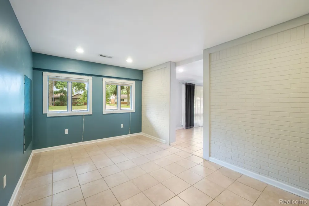 2495 Walce Drive West Bloomfield Charter Township, MI 48324