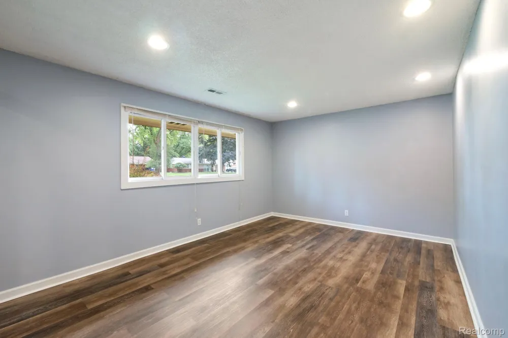 2495 Walce Drive West Bloomfield Charter Township, MI 48324