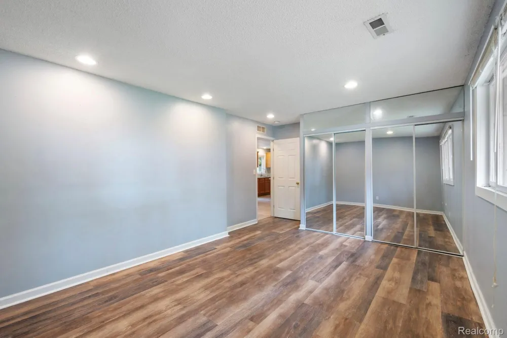 2495 Walce Drive West Bloomfield Charter Township, MI 48324
