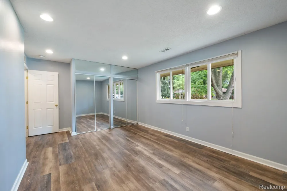 2495 Walce Drive West Bloomfield Charter Township, MI 48324