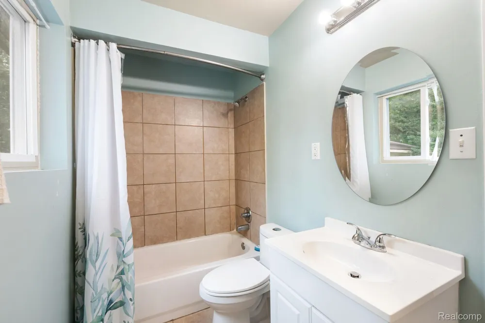2495 Walce Drive West Bloomfield Charter Township, MI 48324