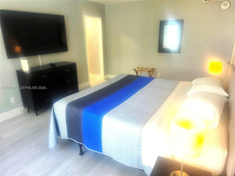 5151 Collins Ave #427 Miami Beach, FL 33140