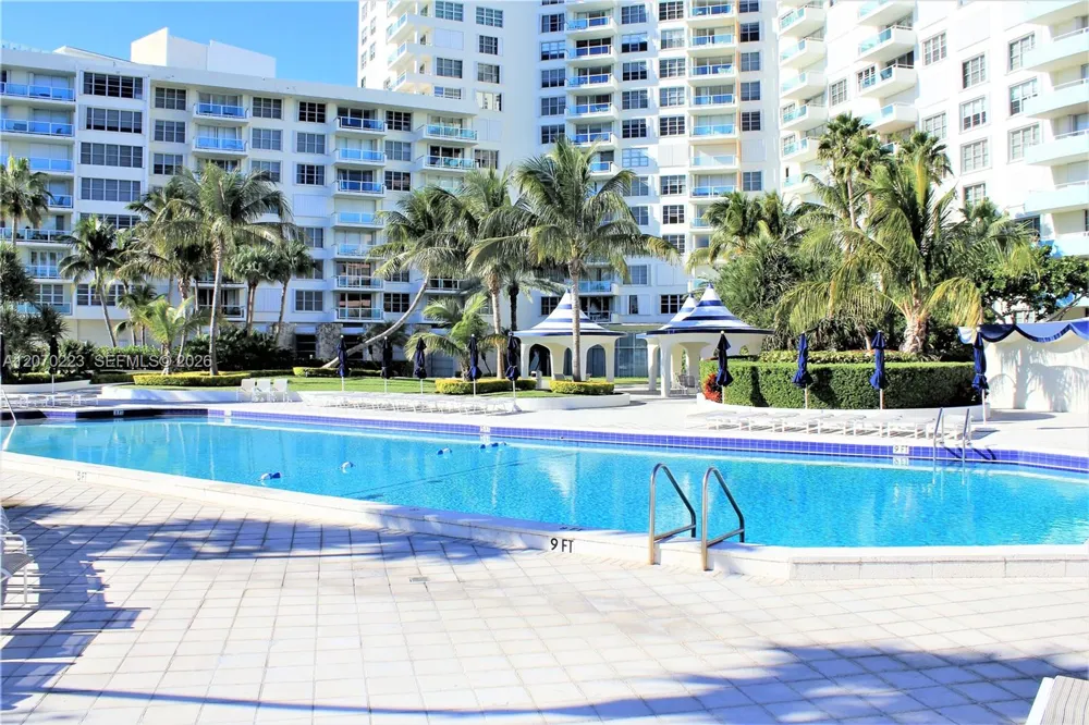 5151 Collins Ave #427 Miami Beach, FL 33140