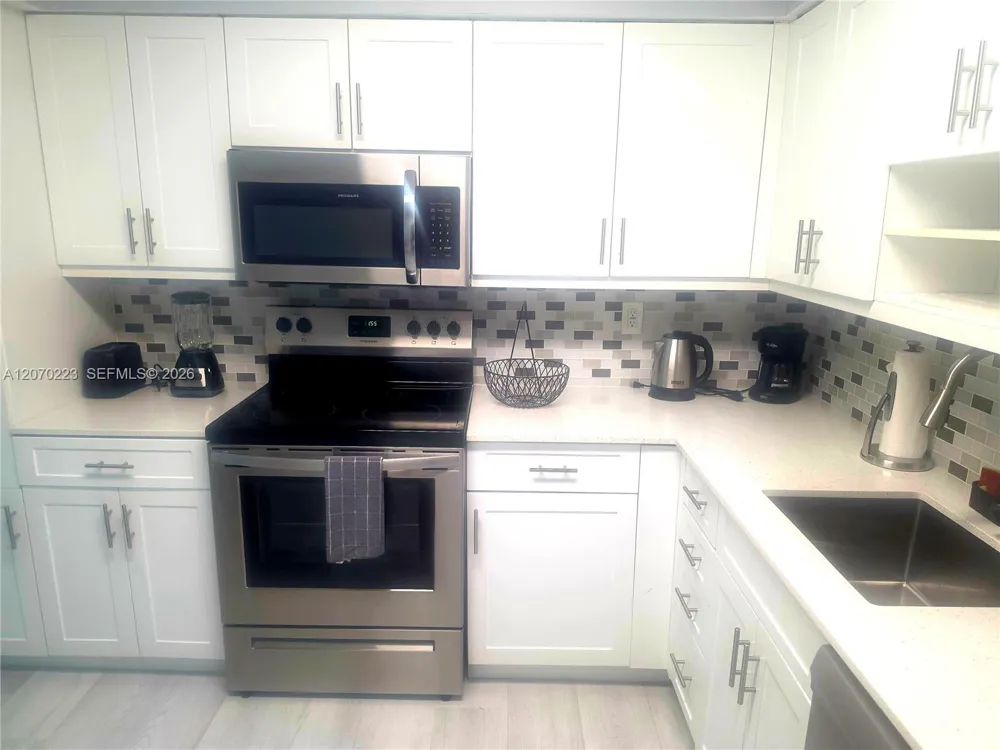 5151 Collins Ave #427 Miami Beach, FL 33140