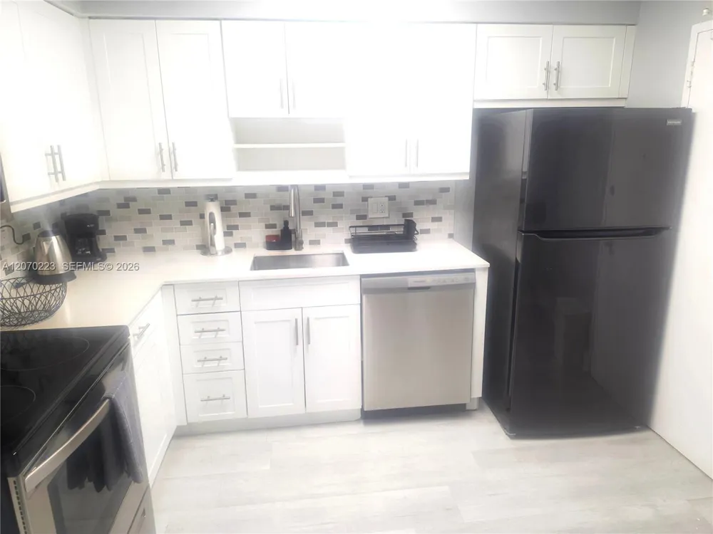 5151 Collins Ave #427 Miami Beach, FL 33140