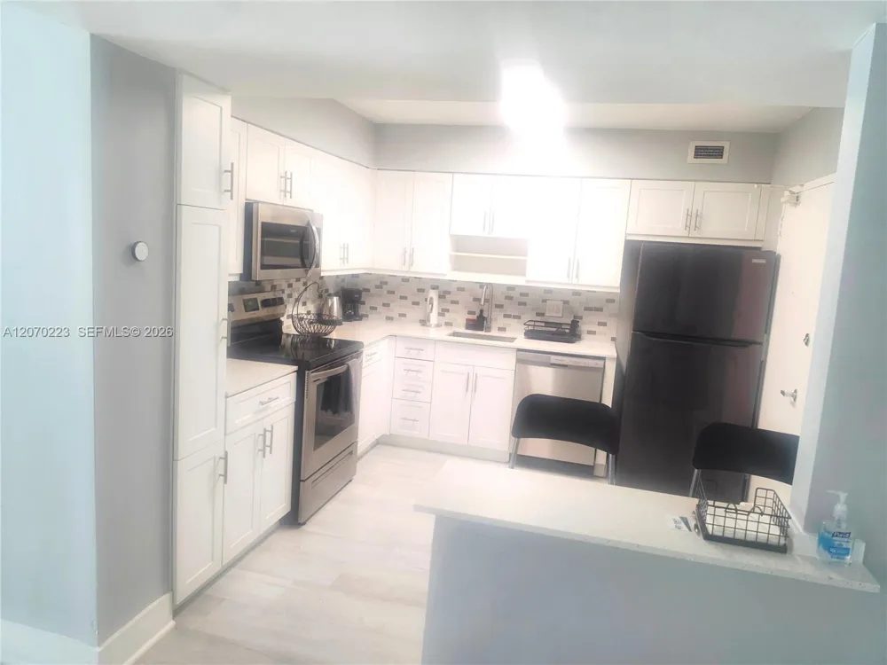 5151 Collins Ave #427 Miami Beach, FL 33140