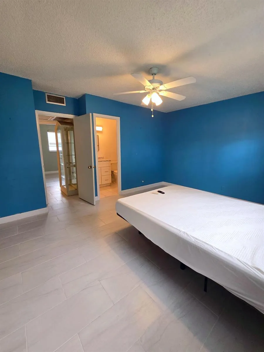 5071 W OAKLAND PARK BOULEVARD #109 Lauderdale Lakes, FL 33313