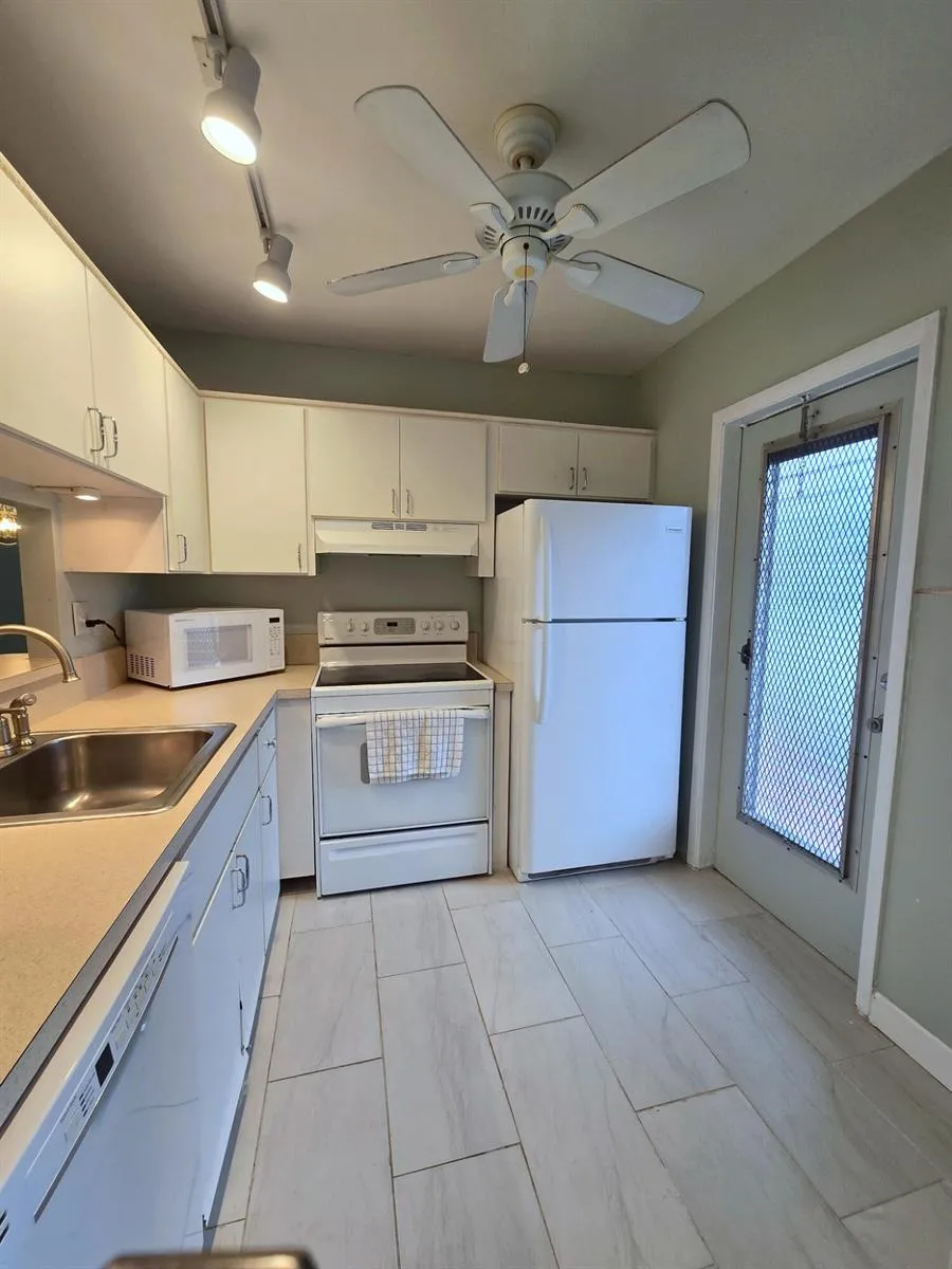 5071 W OAKLAND PARK BOULEVARD #109 Lauderdale Lakes, FL 33313