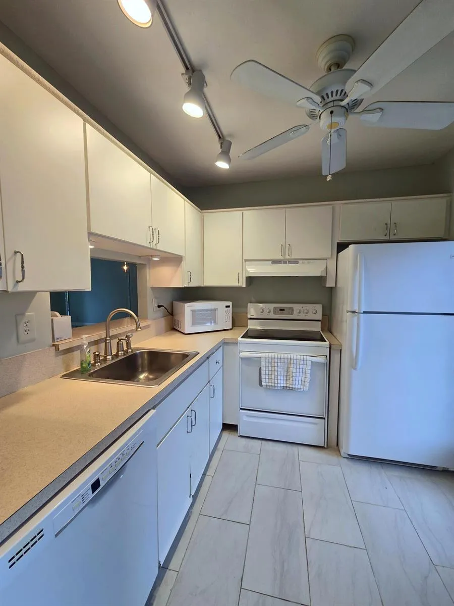 5071 W OAKLAND PARK BOULEVARD #109 Lauderdale Lakes, FL 33313