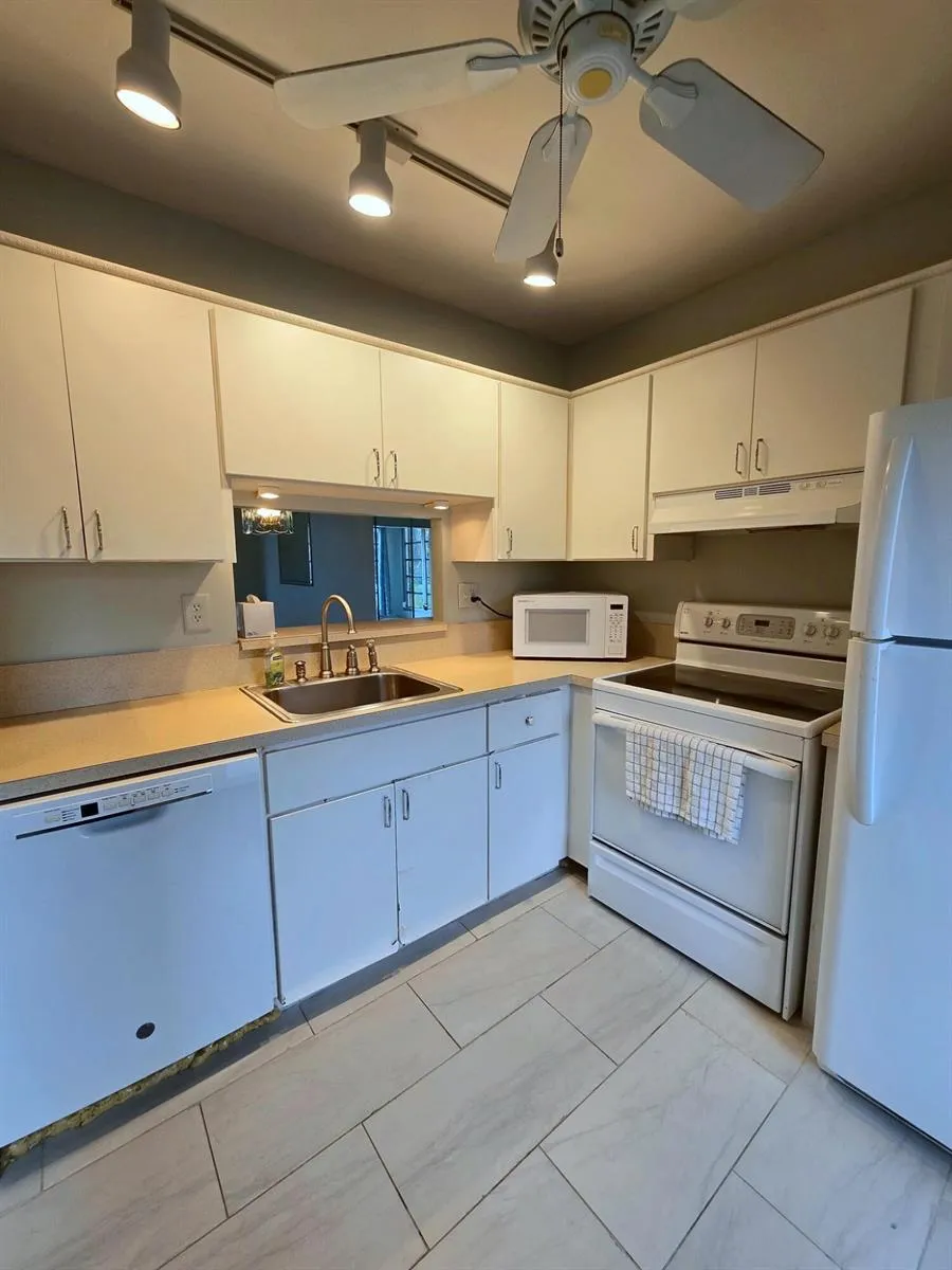 5071 W OAKLAND PARK BOULEVARD #109 Lauderdale Lakes, FL 33313
