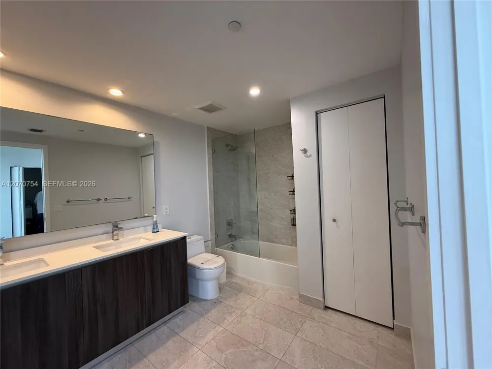 488 NE 18th St #517 Miami, FL 33132