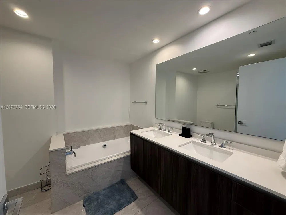 488 NE 18th St #517 Miami, FL 33132