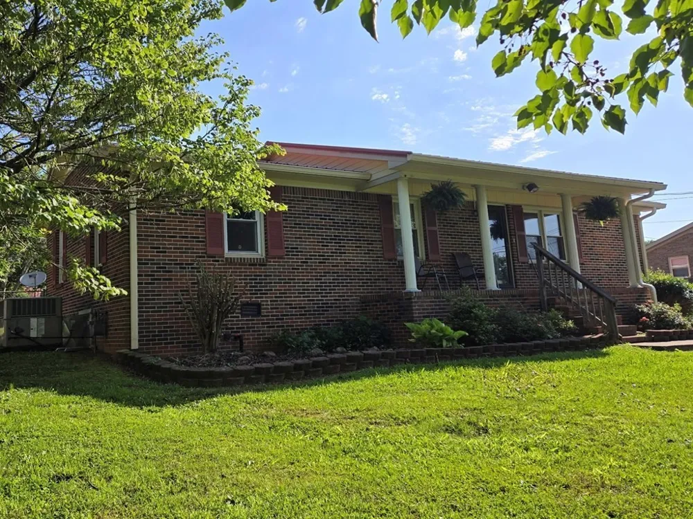 301 McQuade Cir McMinnville, TN 37110