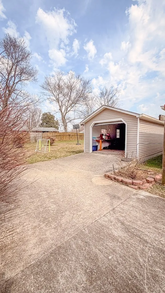 301 McQuade Cir McMinnville, TN 37110