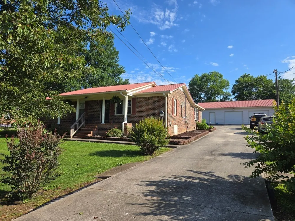 301 McQuade Cir McMinnville, TN 37110