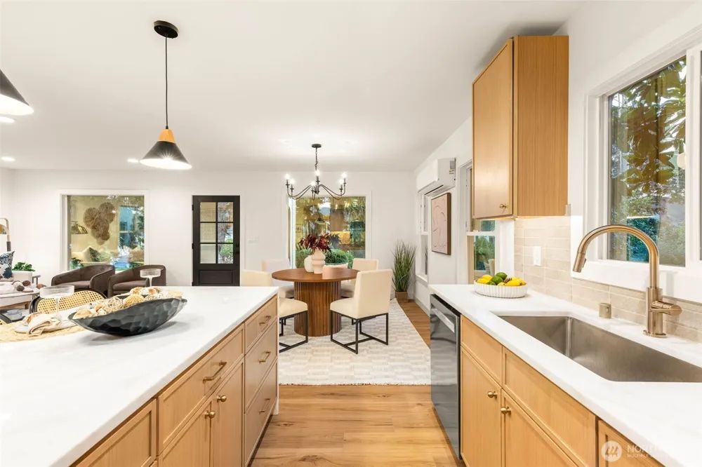 1128 77th Street Seattle, WA 98103