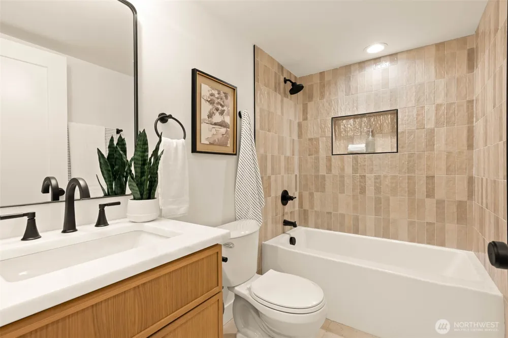1128 77th Street Seattle, WA 98103