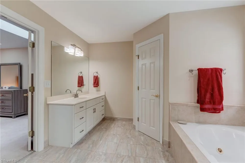 3608 Summit Lakes Drive Browns Summit, NC 27214