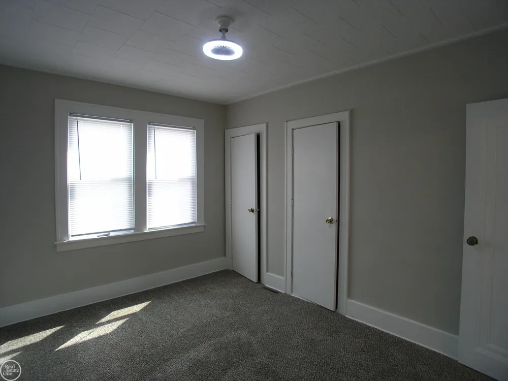 25151 Dodge Street Roseville City, MI 48066