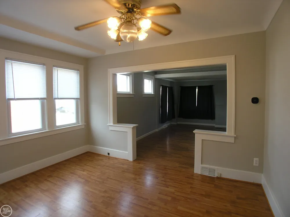 25151 Dodge Street Roseville City, MI 48066