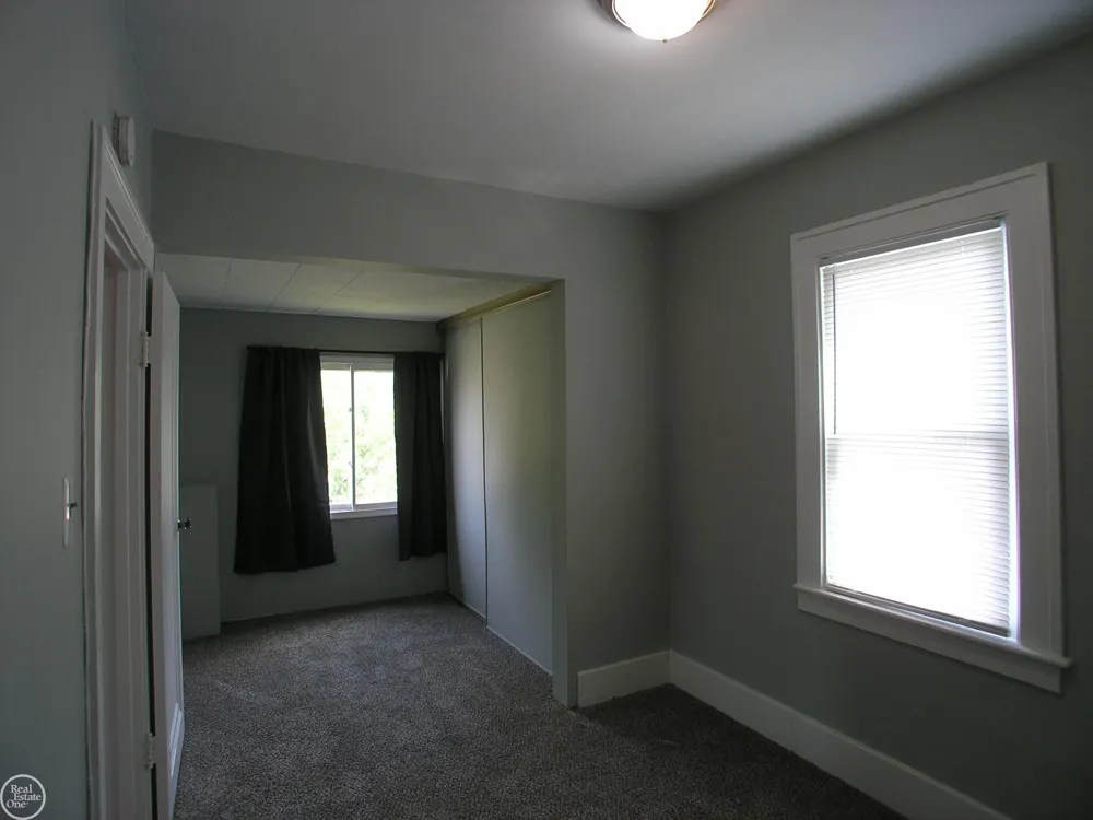 25151 Dodge Street Roseville City, MI 48066