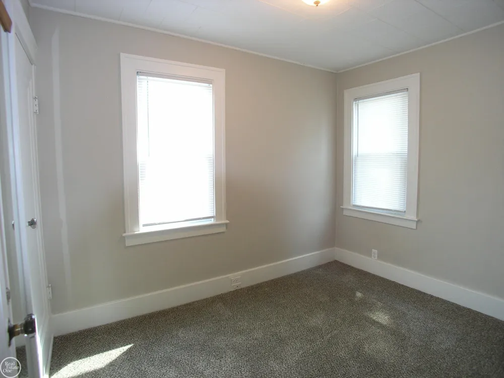 25151 Dodge Street Roseville City, MI 48066