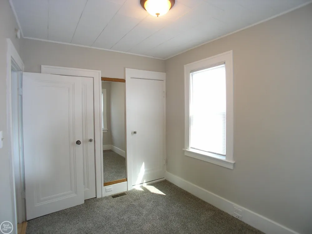 25151 Dodge Street Roseville City, MI 48066