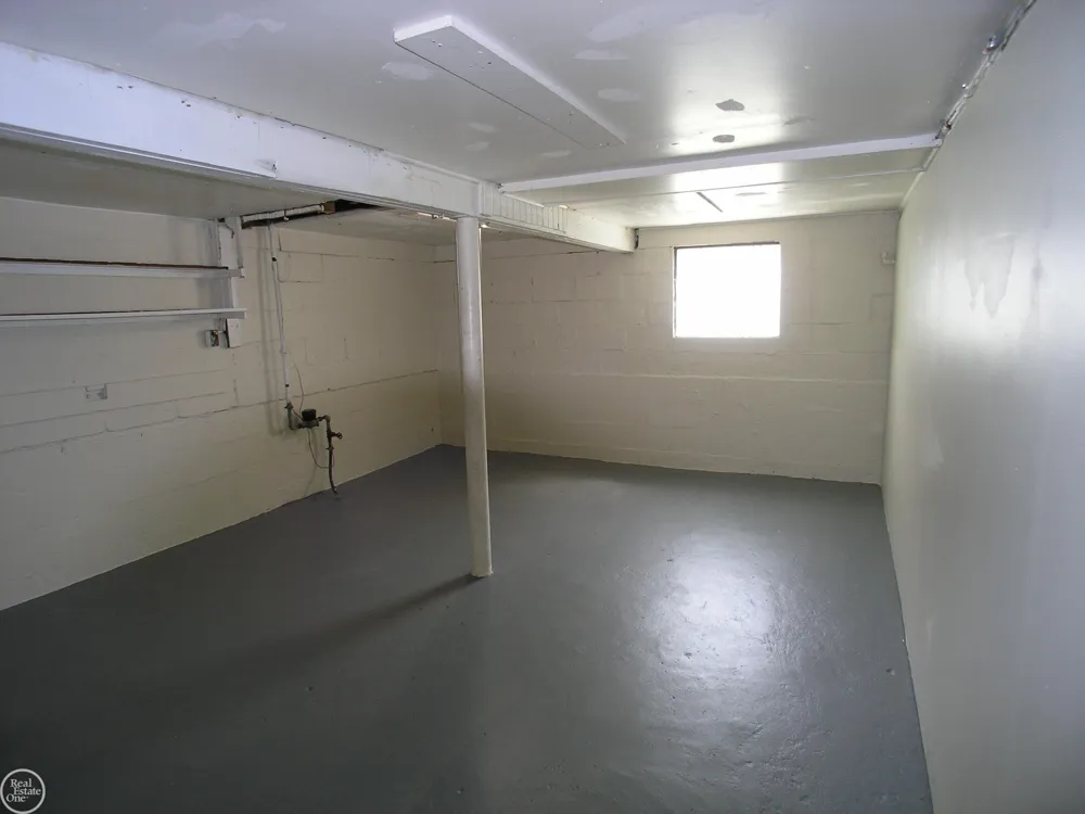 25151 Dodge Street Roseville City, MI 48066