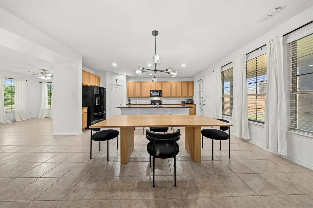 741 Jewelflower Drive DeSoto, TX 75115