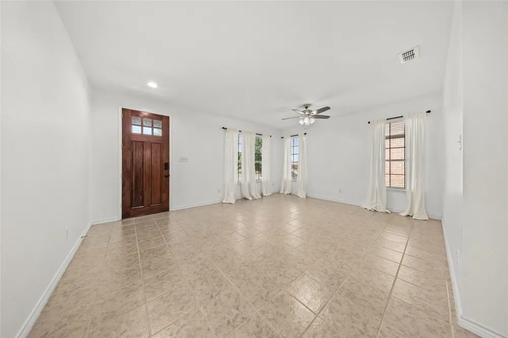 741 Jewelflower Drive DeSoto, TX 75115