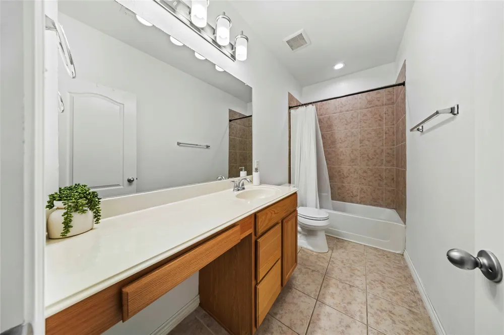 741 Jewelflower Drive DeSoto, TX 75115