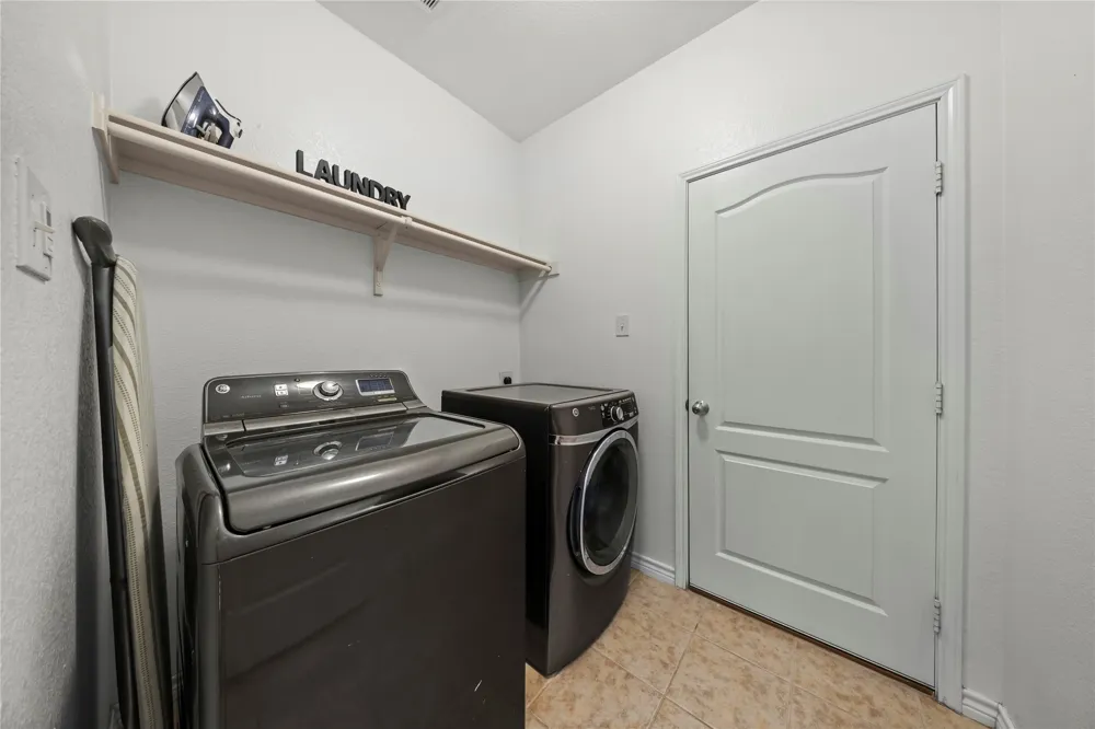 741 Jewelflower Drive DeSoto, TX 75115