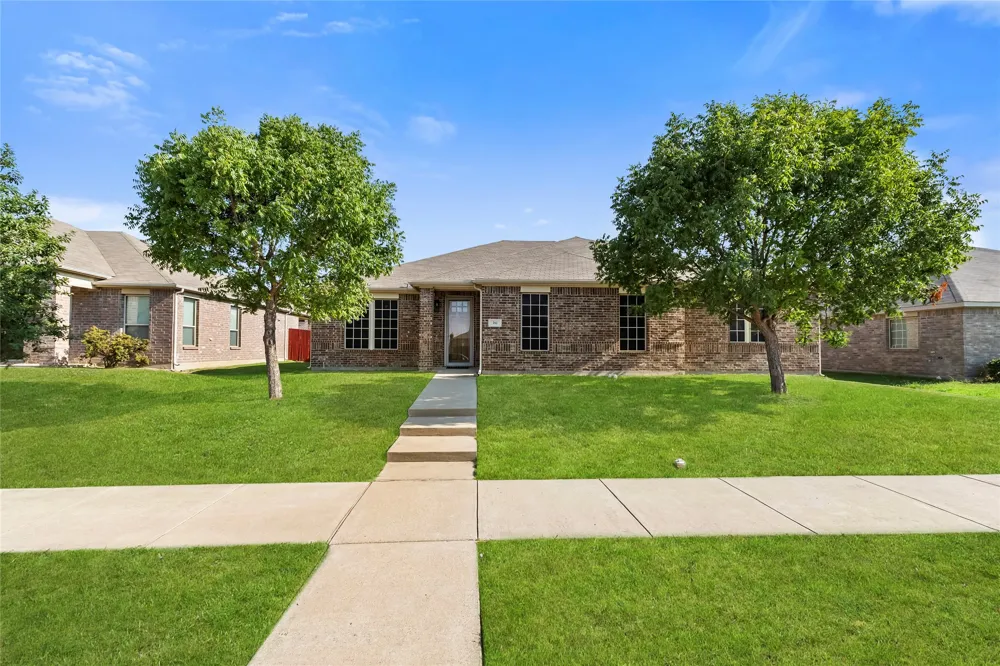 741 Jewelflower Drive DeSoto, TX 75115