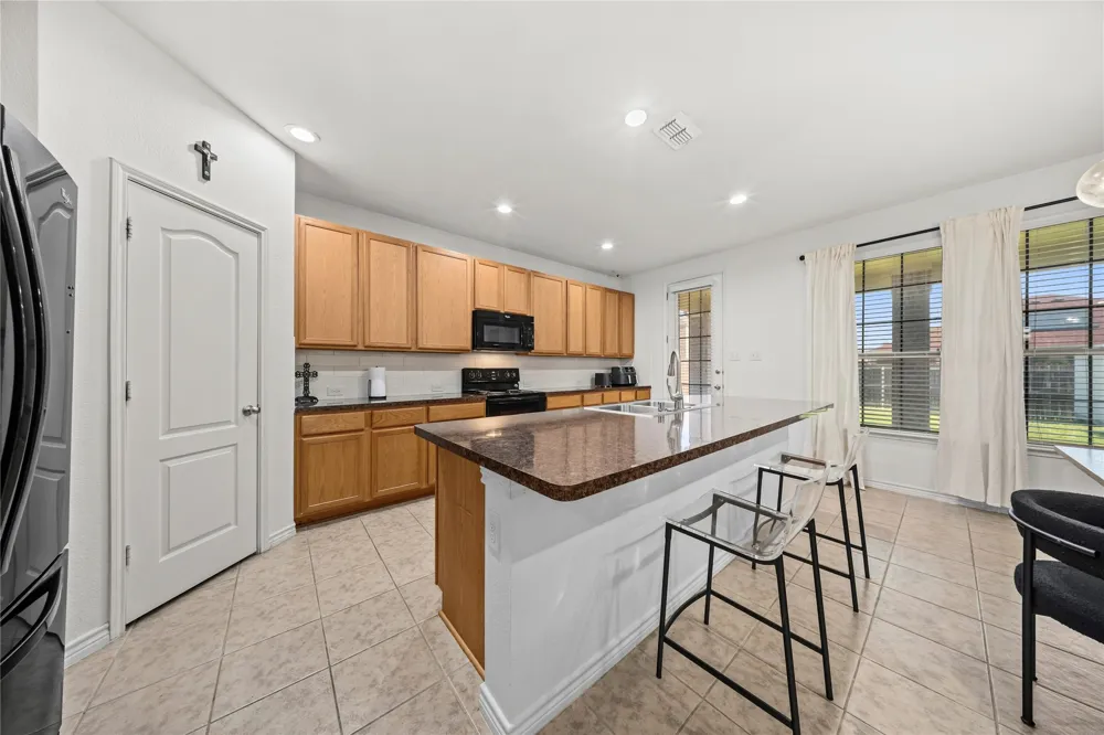 741 Jewelflower Drive DeSoto, TX 75115
