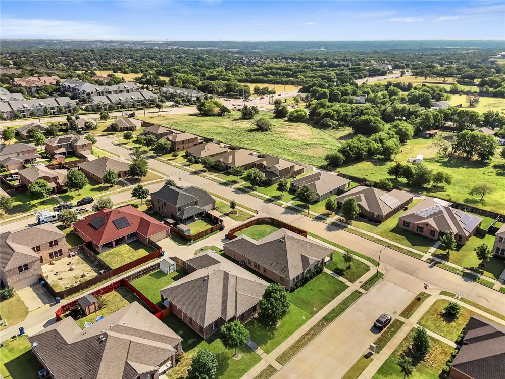 741 Jewelflower Drive DeSoto, TX 75115