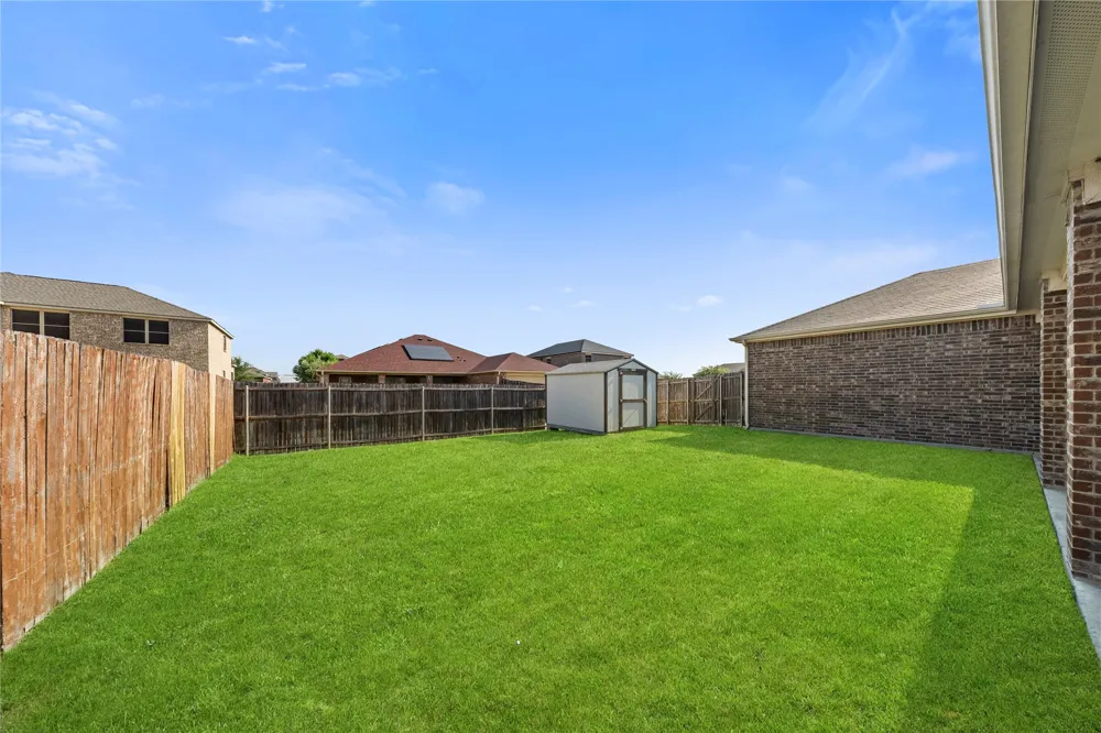 741 Jewelflower Drive DeSoto, TX 75115